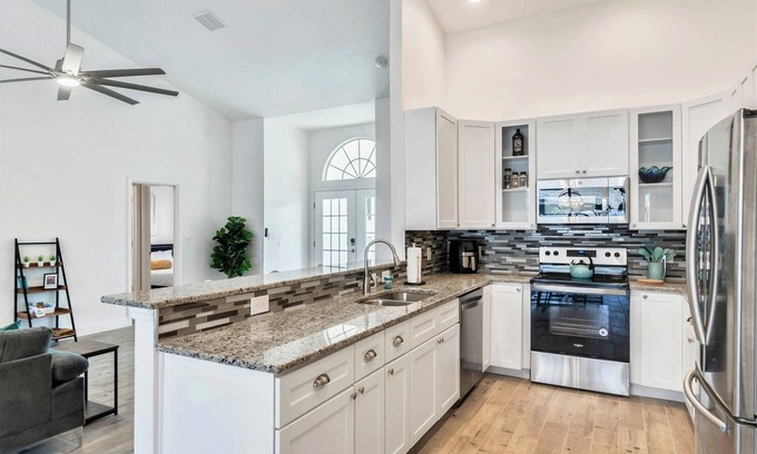 Bridgewater Crossing House | Spacious, modern 4-bedroom house with private pool!