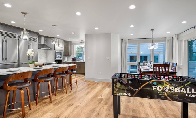 Olympic Hills House | Spacious & Modern 6-Bed Family Retreat Near Golf Course