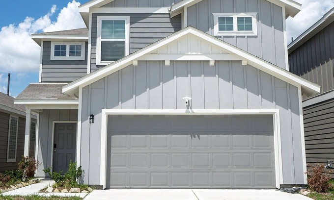 Barker House | Spacious, modern and cozy home; easy access to freeways, schools, and offices.