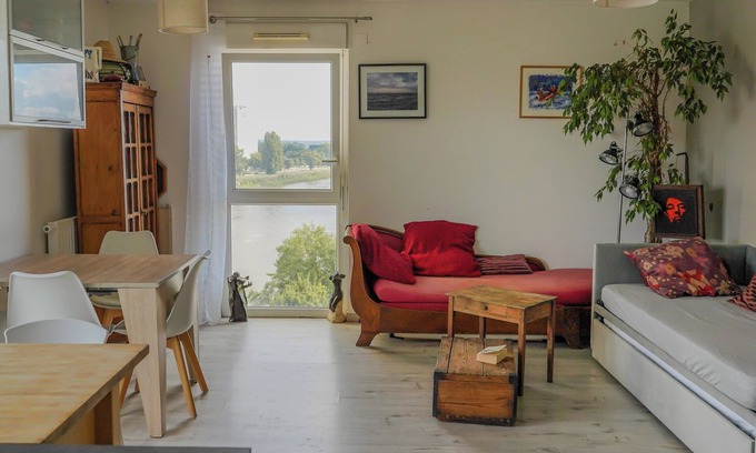 Ile Beaulieu Apartment | Spacious modern apartment with view of the Loire