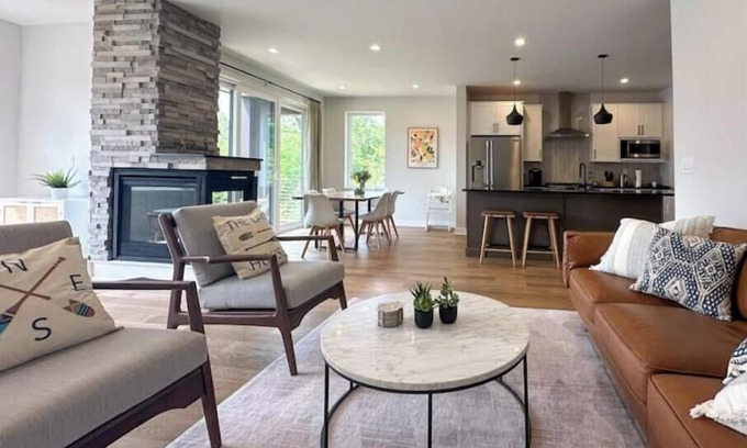 Lake George House | Spacious Modern NEW 3BR ~2400 sq ft + View