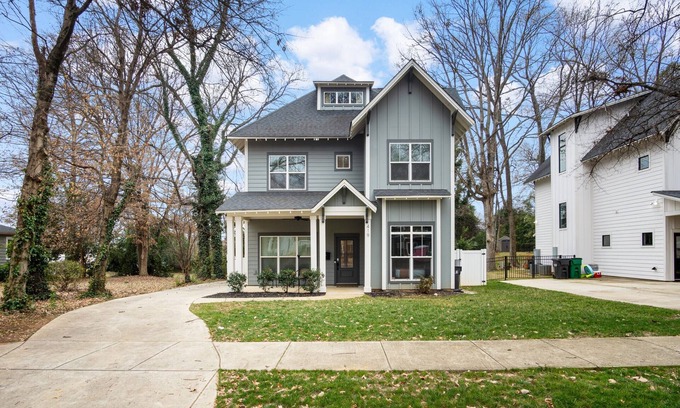 Charlotte House | Spacious New 5-bedroom house in tranquil Charlotte with backyard