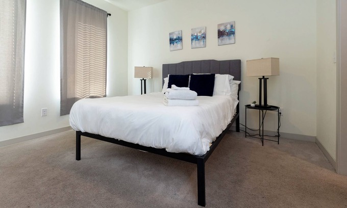 Downtown Louisville Apartment | Spacious Nulu 1BR CozySuites 05