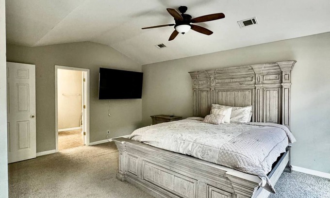 Jonesboro House | Spacious Oasis: 15 Minutes from Atlanta Airport!