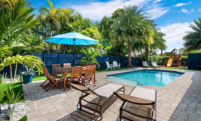 Dania Beach House | SPACIOUS OASIS-Pool-OutdoorBar&Kitchen-Playground!