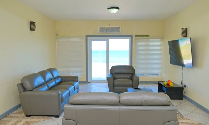 The Lime House | Spacious Ocean Front House. With a Gated Entrance.
