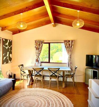 Takaka House | Spacious one bedroom guesthouse close to town