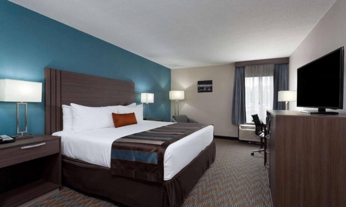 Florida Central Atlantic Coast Hotel | Spacious Orlando Stay Near Magic Kingdom + Universal Studios – Minutes to Dining