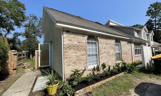 Wright House | Spacious Oversized Townhome! The Blue Water Bungalow