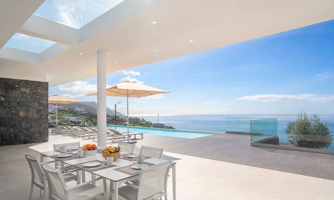 Estreito da Calheta Villa | Spacious premium villa in Calheta | Ocean Panorama