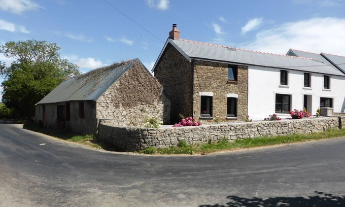 Johnston Other | Spacious Pembrokeshire Targate Farm- 4 bedrooms, 2 living rooms, sleeps 10