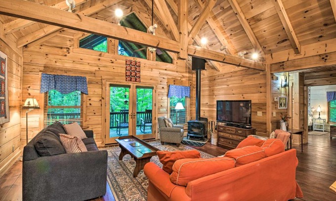 Sky Valley House | Spacious Pet-Friendly Cabin in Sky Valley!