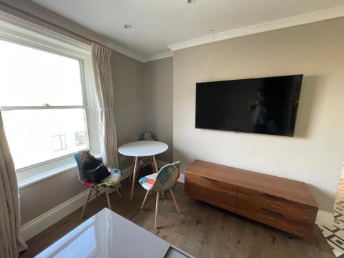 Balham Apartment | Spacious & Pristine 2BD Flat - Balham