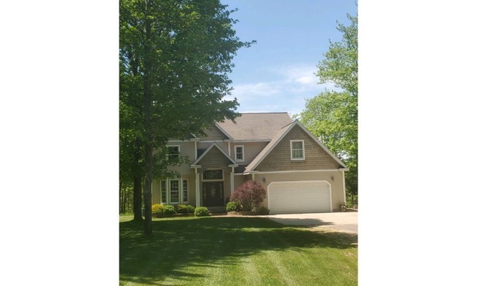 Kalkaska House | Spacious Private 4 bedroom 3 1/2 bath home Close to Horse Show, Torch Lake