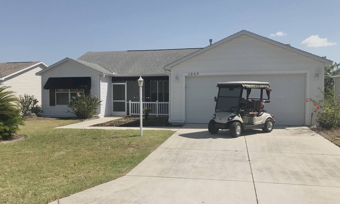 Duval House | Spacious Ranch in the center of The Villages - Golf Cart!