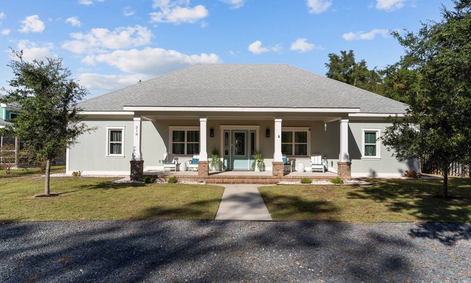 Southport House | Spacious & Relaxing with private pool!