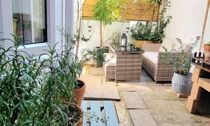 Addison Apartment | Spacious & Renovated 1-Bed Garden Flat in London