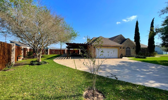 Brownsville House | Spacious Rental for Business Travelers & Family Getaways!