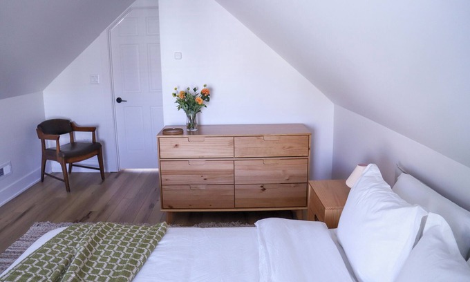 Logan Square Apartment | Spacious Retro Apartment in Logan Square