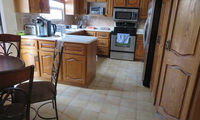 Bayview Woods - Steeles House | ★ Spacious Room 1♚Qn-Bed✚Shared Ensuite-Beryl