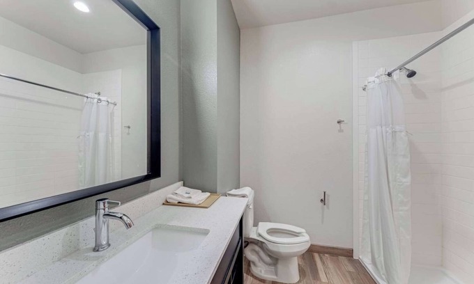 Eastside Promise Neighborhood Hotel | Spacious Room Perfect for Travelers in I-10 & I-35 - Complimentary Breakfast