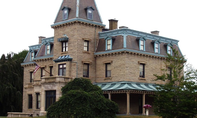 Middletown Hotel | Spacious Room w/2 Pools & Hot Tub Access - Ideal for Leisure or Business