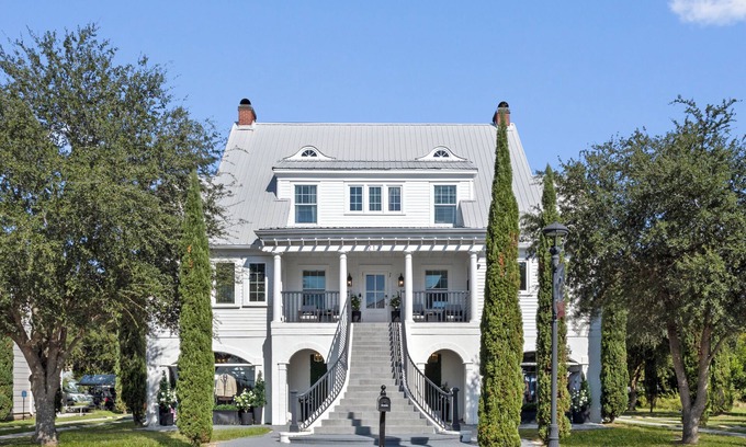 Pass Christian Condo | Spacious Seaside 5 bedroom 3.5 bath condo Across From Beach & Heart of Downtown