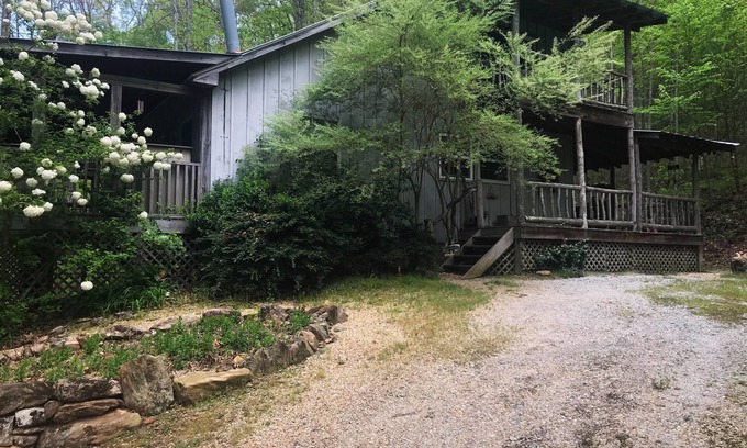 Clayton Cabin | Spacious & Secluded 2 Story by Tranquil Creek, Lovingly Decorated + WiFi