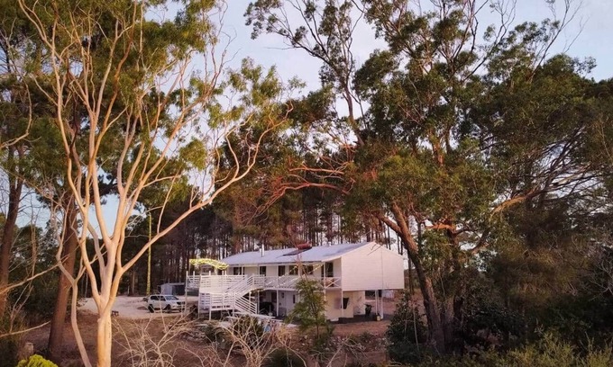 Woodridge House | Spacious & Secluded Bush Retreat
