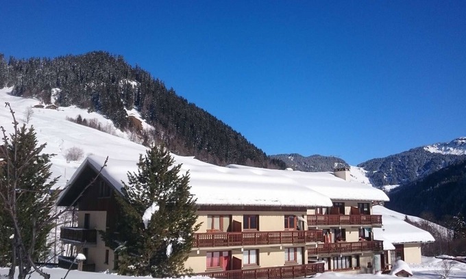 Areches Apartment | Spacious Ski-In/Ski-Out Apartment for 8 with Parking and Ski Storage