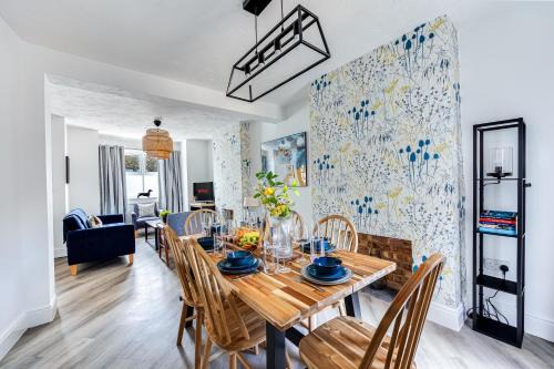 Kempston Apartment | Spacious Sleeps6 Leisure Contractors SuperfastWiFi