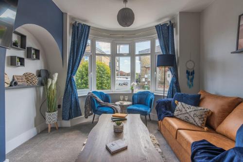 Portswood House | Spacious Southampton House Sanctuary in the City