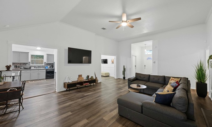 Parker Lane House | Spacious Southern Hideaway in city. Minutes from downtown & airport. Sleeps 11