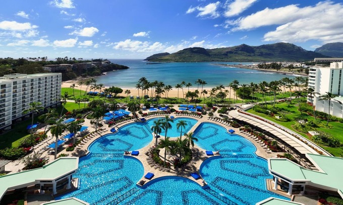 Nawiliwili Hotel | Spacious Suite w/Private Lanai | Beachfront Retreat w/Airport Shuttle