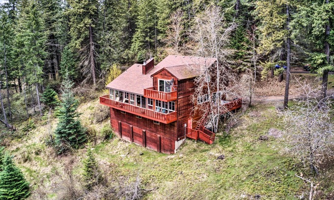 Worley Cabin | Spacious Sun-Up Bay Cabin, 20 Min to Downtown CDA!
