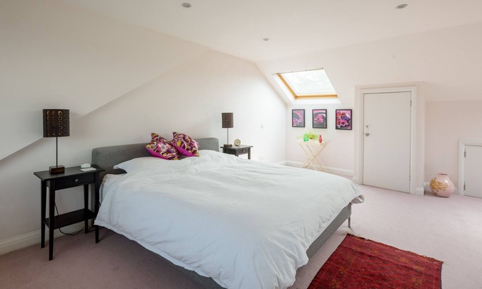 Walpole House | Spacious SuperKing Bedroom with Ensuite Bathroom in Beautiful Victorian House