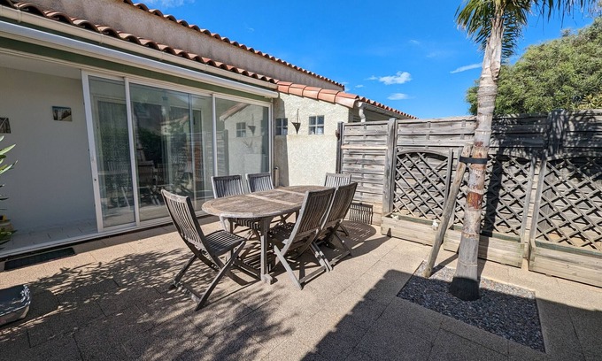 Port-la-Nouvelle Villa | Spacious T3 Villa with Garden, 900m to Beach, Parking, Pet-Friendly, Sleeps 6
