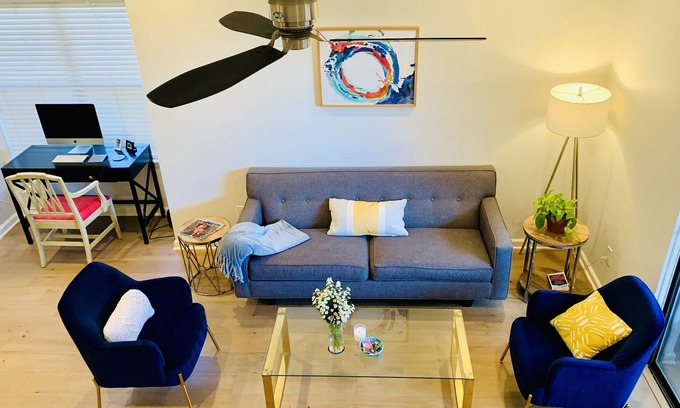 Westfield House | Spacious Tarrytown Condo-Walk to Lake Austin 2BR