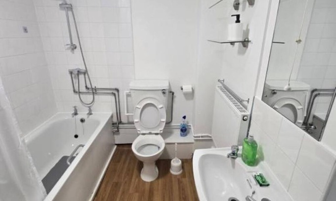 Leeds Apartment | Spacious Three-Bedroom Apartment in Headingley with Modern Amenities