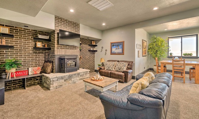 Tooele Apartment | Spacious Tooele condo w/glmountain views!