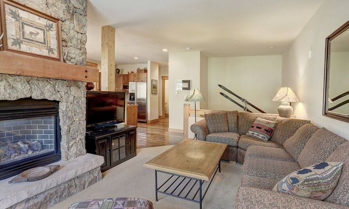 Keystone House | Spacious Townhome/Pool and Hot Tub Access/Private Patio