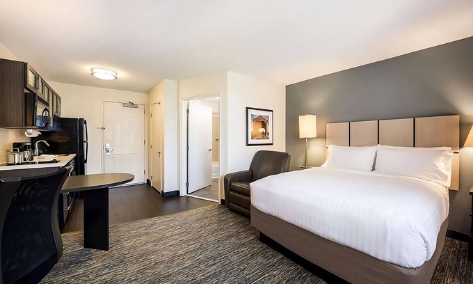 Far North Dallas Apartment | Spacious Unit with Fully-equipped Kitchen, Pets Allowed, Onsite Parking