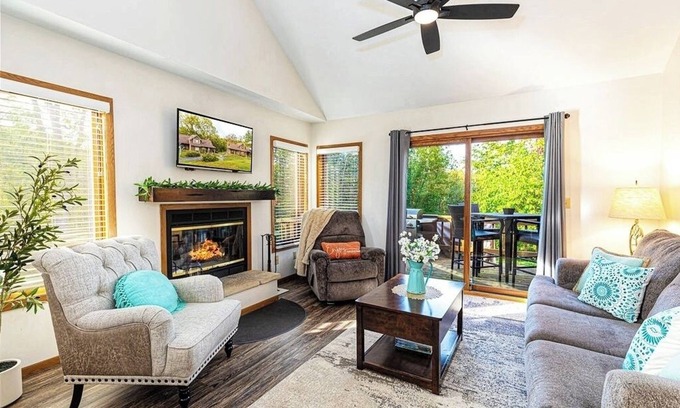 The Galena Territory Villa | Spacious Updated Villa w/2 King Beds, Fireplace, Near Spa, Golf, Trails