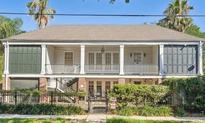 Central Carrollton Association House | Spacious uptown home with private yard