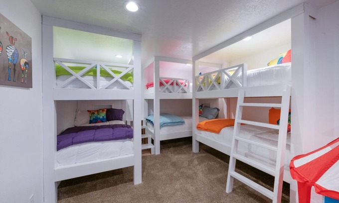 Heber House | Spacious!