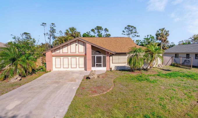 Port Charlotte House | Spacious Vacation Getaway on Canal close to Beach