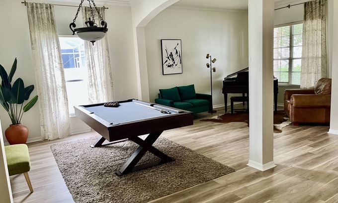 Sabal Harbour House | Spacious + Vibrant 5-bed 3-bath Private House with Pool in Sarasota/Bradenton