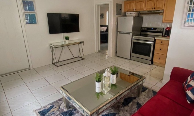 Pompano Beach Villa | Spacious Villa #8 4-Minute Walk Beach