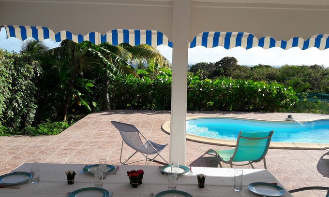 Saint-Francois Villa | Spacious villa with pool, located just 1 km from the sea on foot