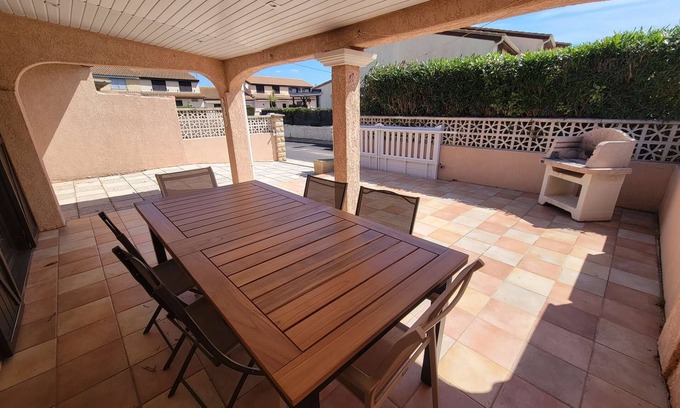 Portiragnes-Plage House | Spacious Villa with 3 bedrooms, Airconditoning,for 7 people, WIFI, residence PORTES SU SOLEIL.